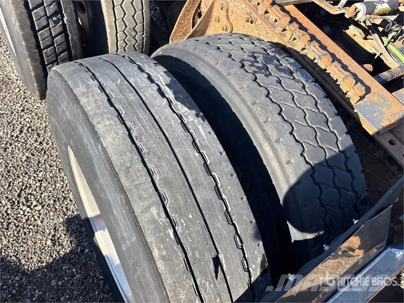 International 9400i 6x4 T/A Sleeper Truck Tractor (Inoperable) 曳引機組件