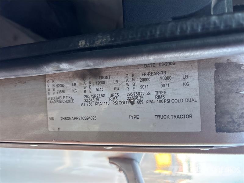 International 9400i 6x4 T/A Sleeper Truck Tractor (Inoperable) 曳引機組件