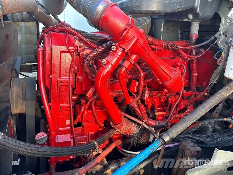 International 9400i 6x4 T/A Sleeper Truck Tractor (Inoperable) 曳引機組件