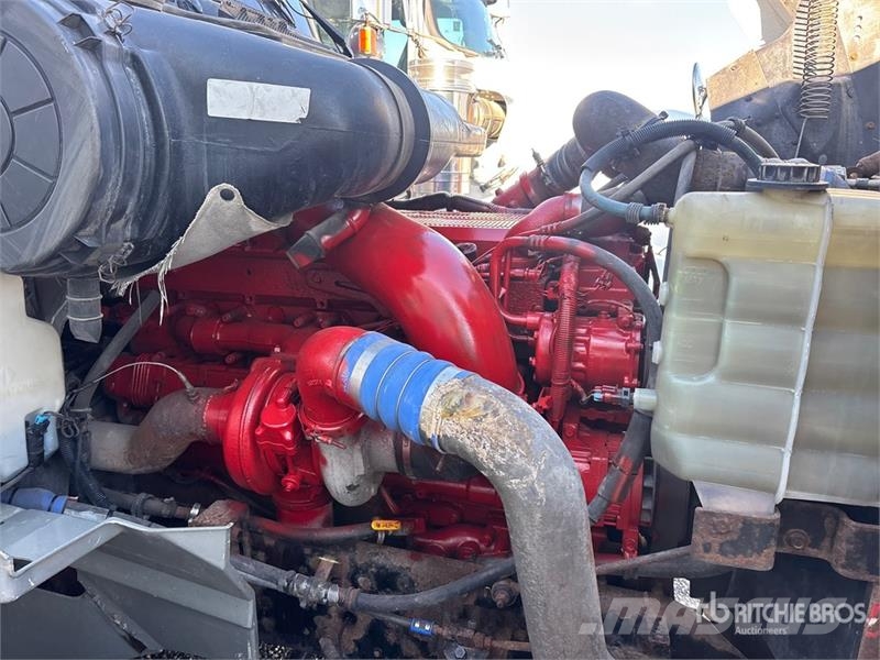 International 9400i 6x4 T/A Sleeper Truck Tractor (Inoperable) 曳引機組件