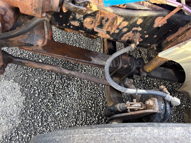 International 9400i 6x4 T/A Sleeper Truck Tractor (Inoperable) 曳引機組件
