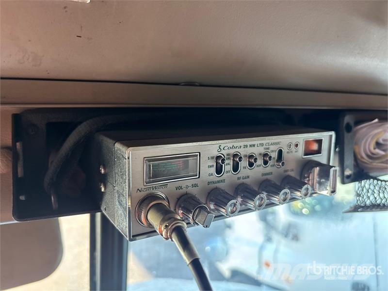 International 9400i 6x4 T/A Sleeper Truck Tractor (Inoperable) 曳引機組件