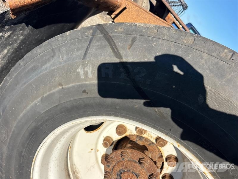 International 9400i 6x4 T/A Sleeper Truck Tractor (Inoperable) 曳引機組件