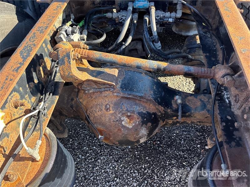 International 9400i 6x4 T/A Sleeper Truck Tractor (Inoperable) 曳引機組件