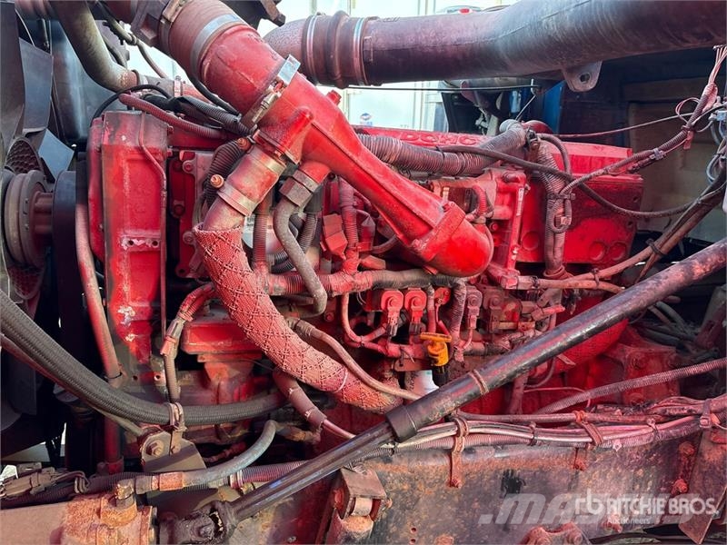 International 9900i 6x4 T/A Sleeper Truck Tractor Traktorske jedinice