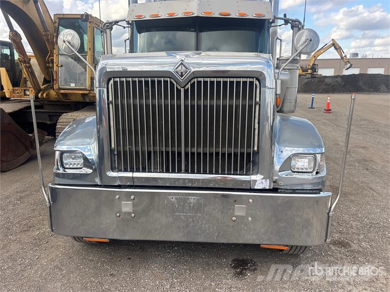 International 9900i 6x4 T/A Sleeper Truck Tractor Vilcēji
