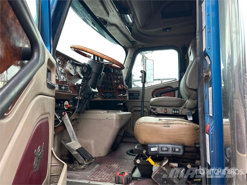 International 9900i 6x4 T/A Sleeper Truck Tractor Тягачі