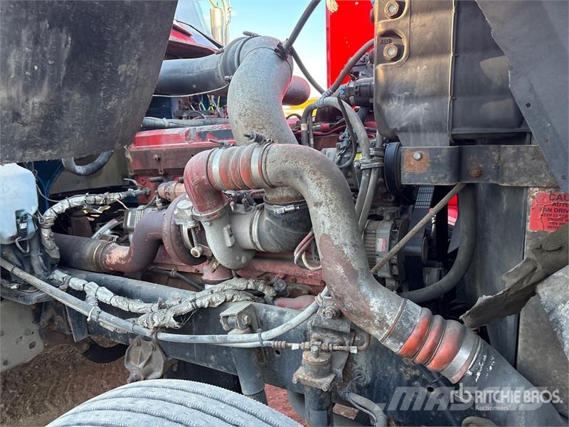 International 9900i 6x4 T/A Sleeper Truck Tractor Traktorske jedinice