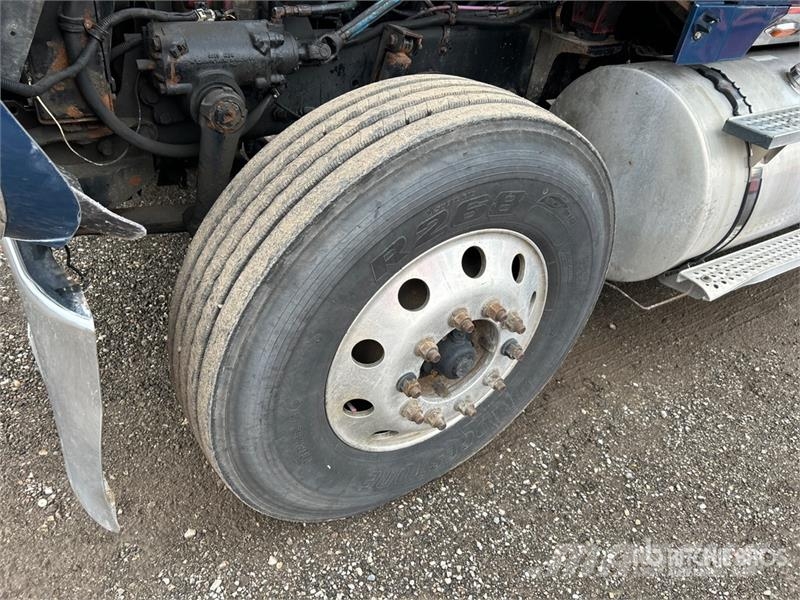 International 9900i 6x4 T/A Sleeper Truck Tractor Тягачі