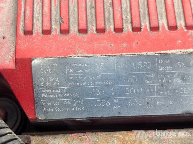 International 9900i 6x4 T/A Sleeper Truck Tractor Vilcēji
