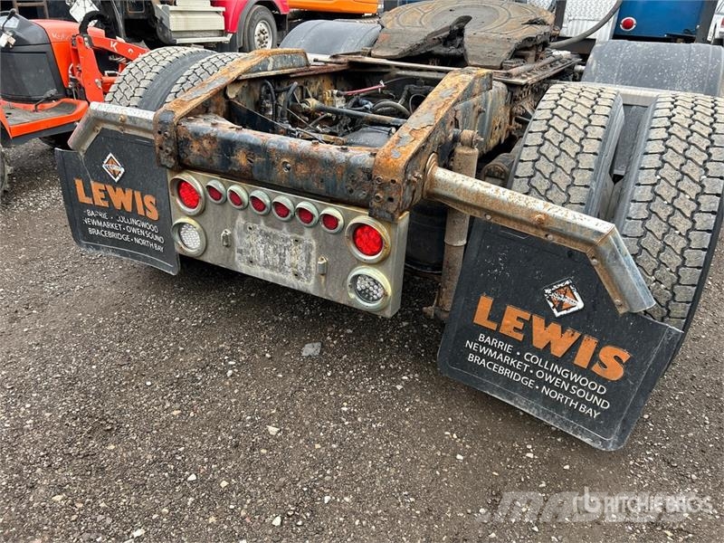 International 9900i 6x4 T/A Sleeper Truck Tractor Тягачі