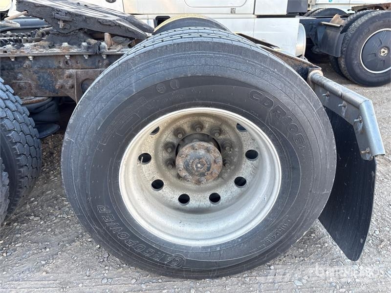 International 9900i 6x4 T/A Sleeper Truck Tractor Traktorske jedinice