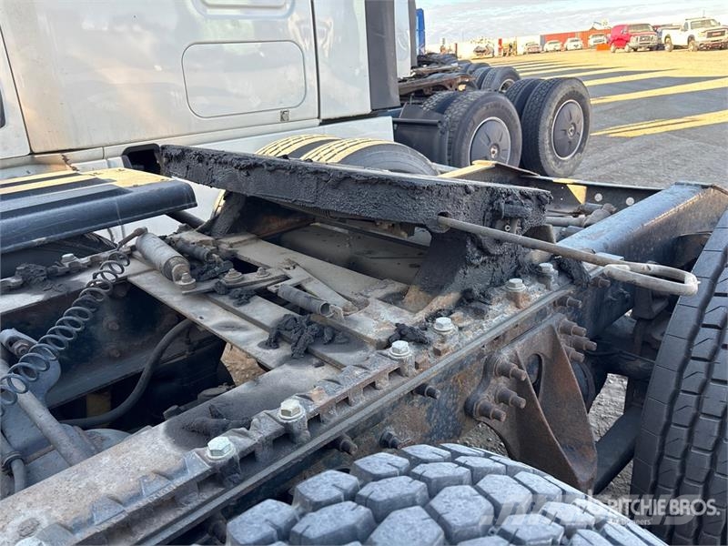 International 9900i 6x4 T/A Sleeper Truck Tractor Traktorske jedinice
