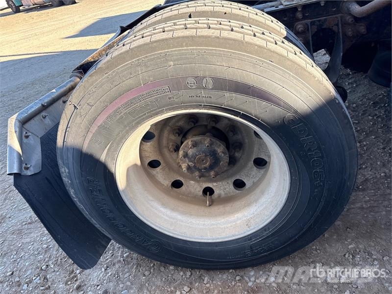 International 9900i 6x4 T/A Sleeper Truck Tractor Traktorske jedinice