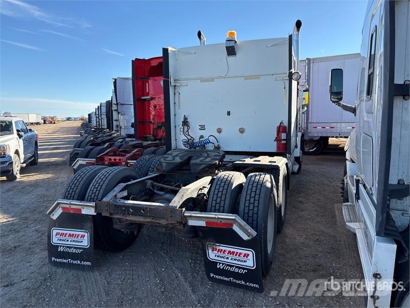 International 9900i 6x4 T/A Sleeper Truck Tractor Traktorske jedinice