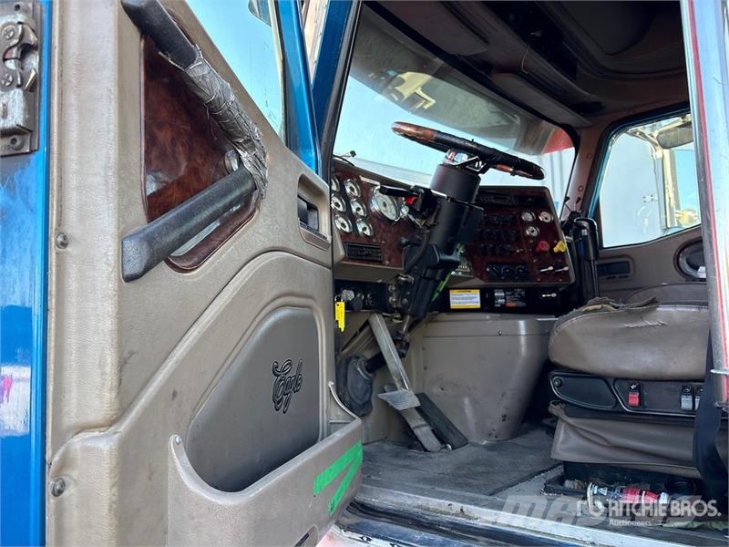 International 9900i 6x4 T/A Sleeper Truck Tractor Traktorske jedinice