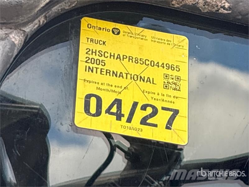 International 9900i 6x4 T/A Sleeper Truck Tractor Vilcēji