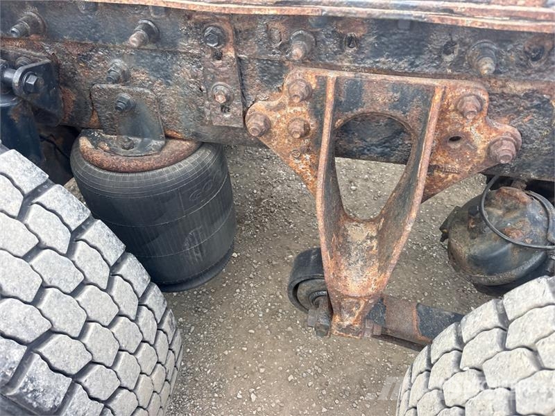 International 9900i 6x4 T/A Sleeper Truck Tractor Vilcēji