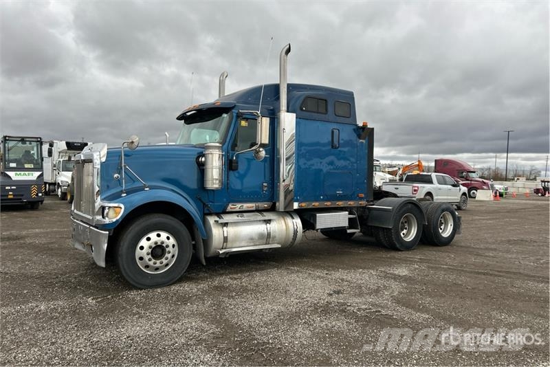 International 9900i 6x4 T/A Sleeper Truck Tractor Тягачі