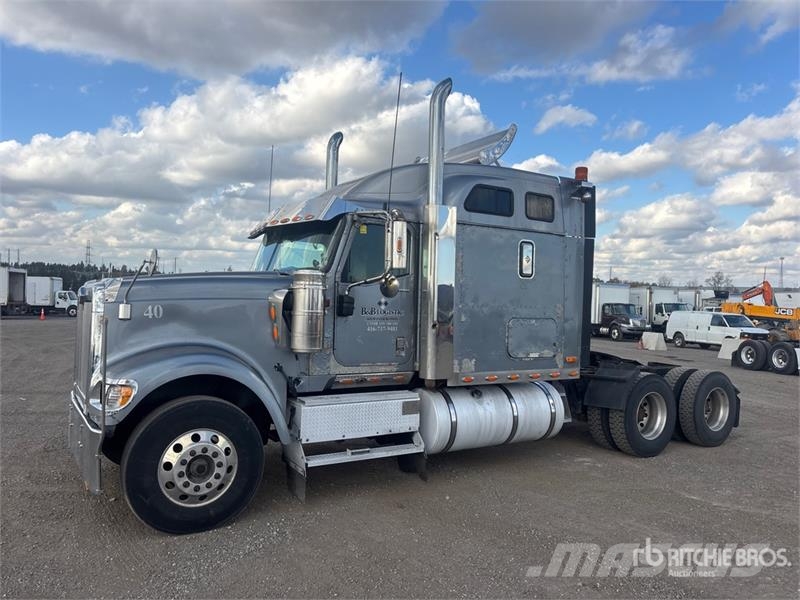 International 9900i 6x4 T/A Sleeper Truck Tractor Vilcēji