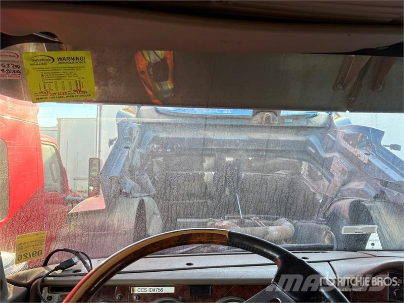 International 9900i 6x4 T/A Sleeper Truck Tractor Traktorske jedinice