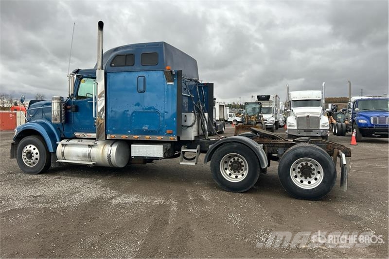International 9900i 6x4 T/A Sleeper Truck Tractor Тягачі
