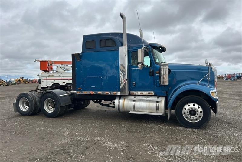 International 9900i 6x4 T/A Sleeper Truck Tractor Тягачі