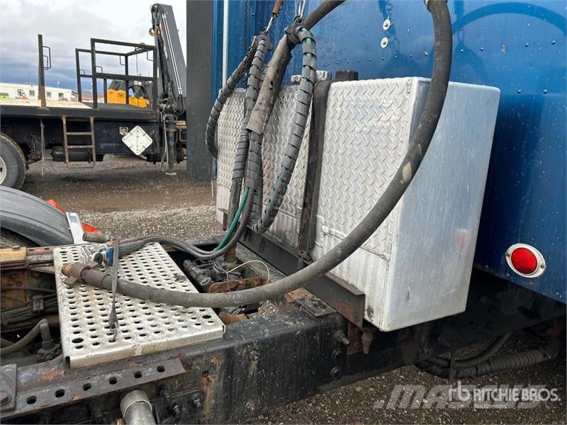 International 9900i 6x4 T/A Sleeper Truck Tractor Тягачі