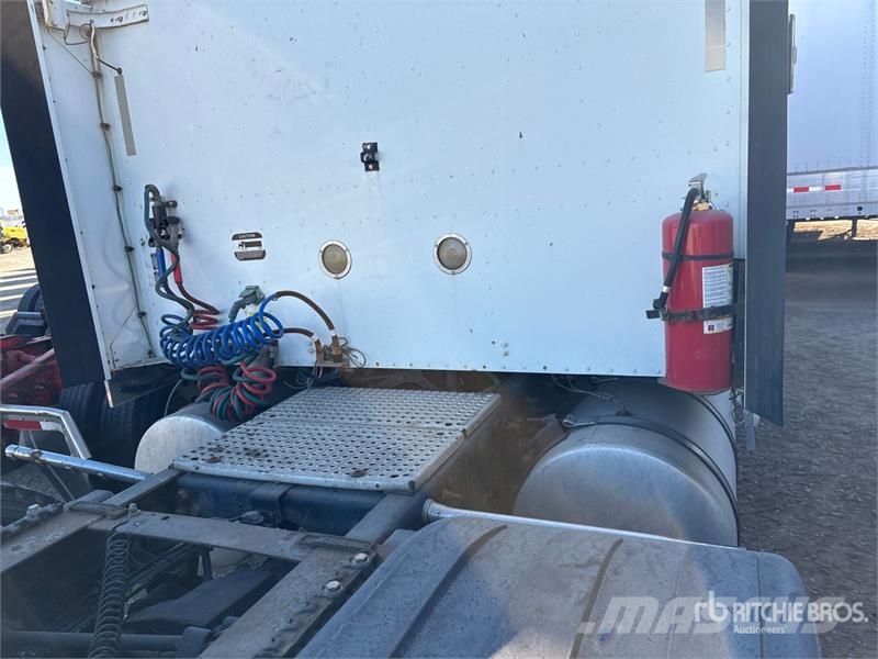 International 9900i 6x4 T/A Sleeper Truck Tractor Traktorske jedinice