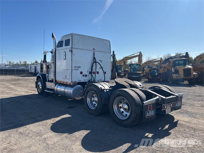 International 9900i T/A Sleeper Truck Tractor Vilcēji