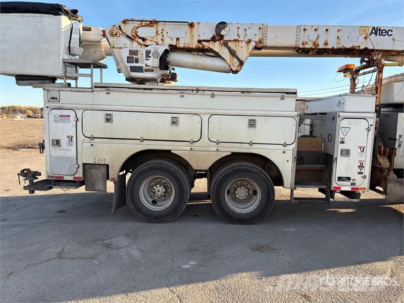 International AM55E on International 7400 6x4 Bucket Truck Pacēlāji uz automašīnas bāzes