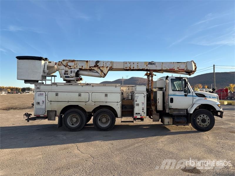 International AM55E on International 7400 6x4 Bucket Truck Pacēlāji uz automašīnas bāzes