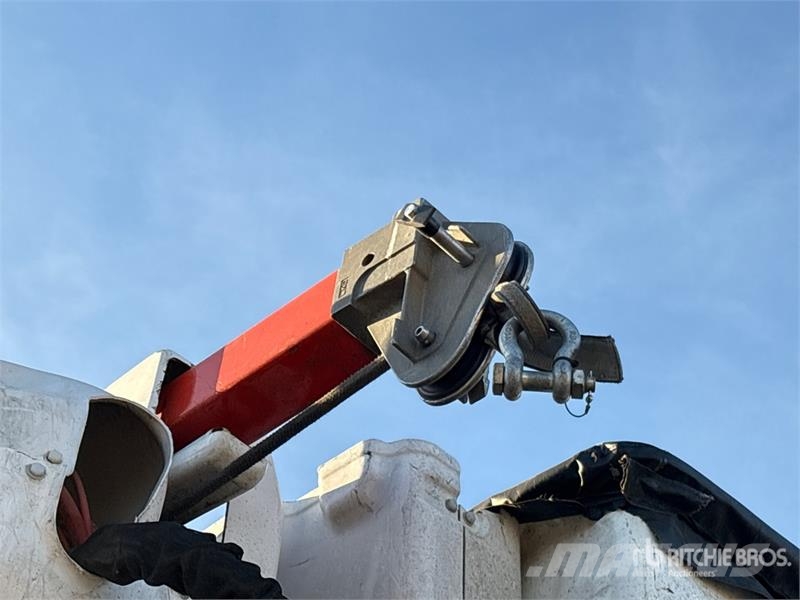 International AM55E on International 7400 6x4 Bucket Truck Pacēlāji uz automašīnas bāzes