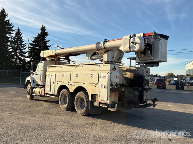 International AM55E on International 7400 6x4 Bucket Truck Pacēlāji uz automašīnas bāzes