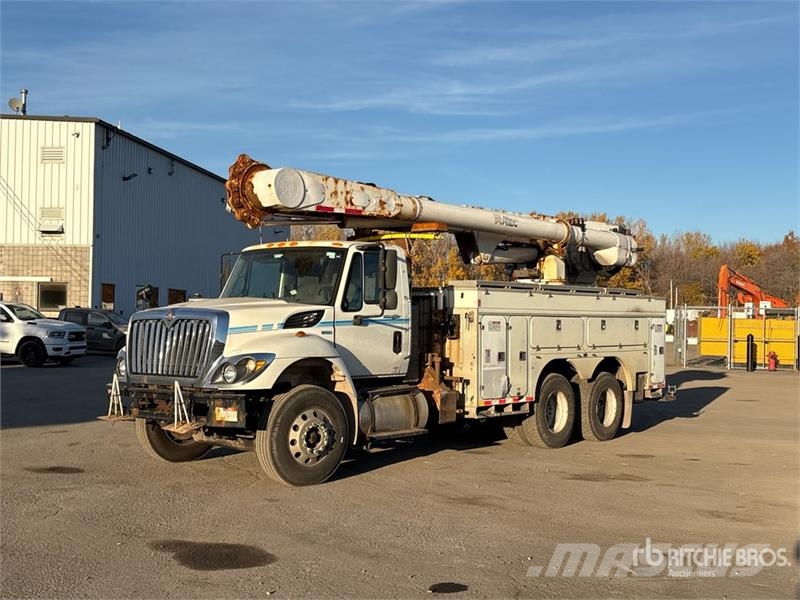 International AM55E on International 7400 6x4 Bucket Truck Pacēlāji uz automašīnas bāzes