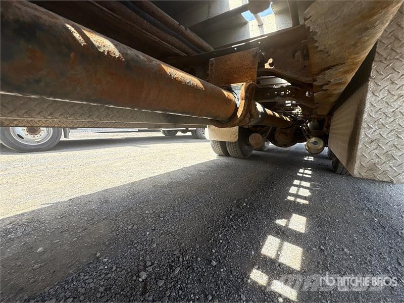 International Atlas 240.2-A6 4320 kg Knuckle Boom on Internatio Truck mounted cranes
