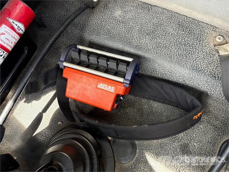 International Atlas 240.2-A6 4320 kg Knuckle Boom on Internatio Truck mounted cranes