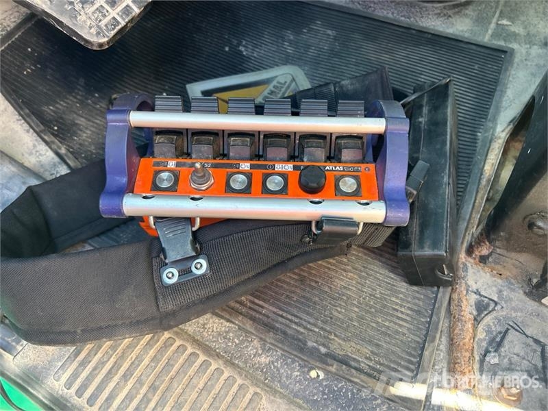 International Atlas 240.2-A6 4320 kg Knuckle Boom on Internatio Truck mounted cranes