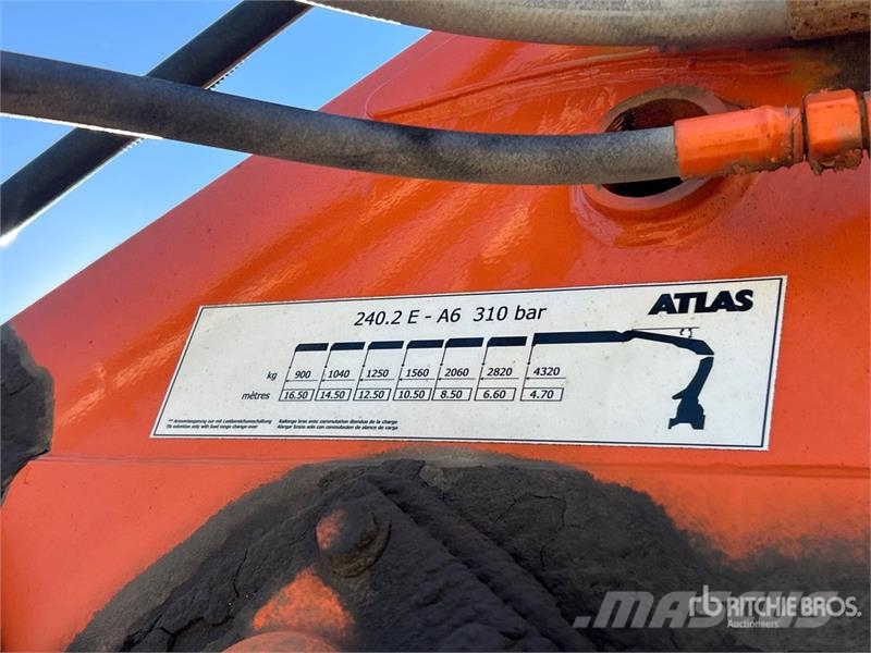 International Atlas 240.2-A6 4320 kg Knuckle Boom on Internatio Truck mounted cranes