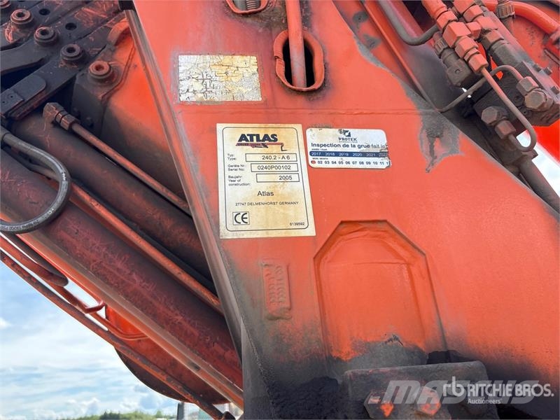 International Atlas 240.2-A6 4320 kg Knuckle Boom on Internatio Truck mounted cranes