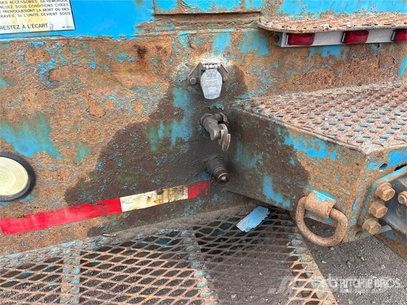 International D1000BC on International Prostar 6x4 Digger Derric Mobiele Boorinstallatie