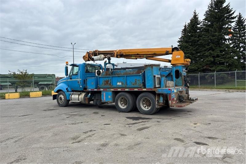 International D1000BC on International Prostar 6x4 Digger Derric Mobiele Boorinstallatie