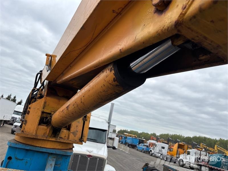 International D1000BC on International Prostar 6x4 Digger Derric Mobiele Boorinstallatie