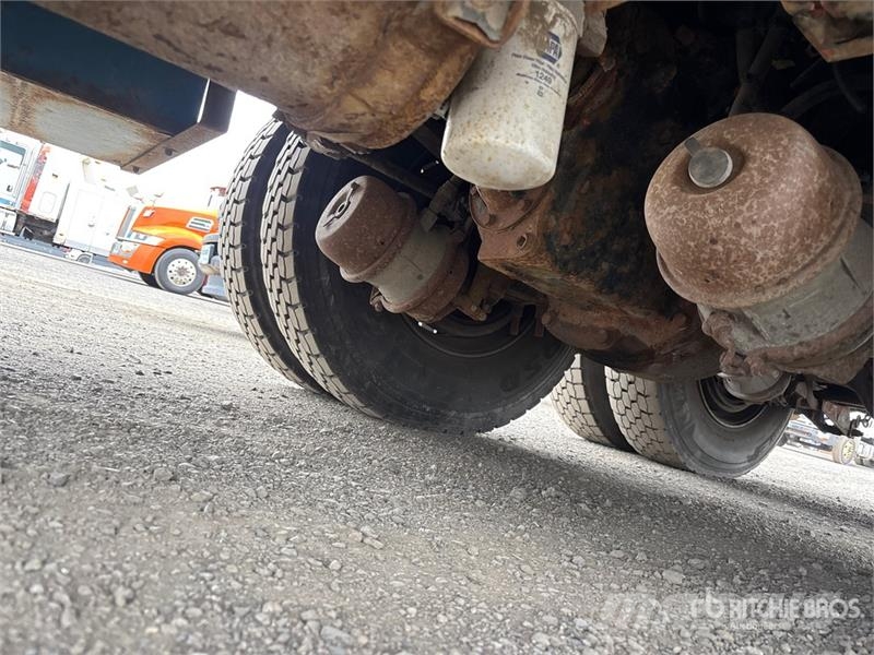 International D1000BC on International Prostar 6x4 Digger Derric Mobiele Boorinstallatie