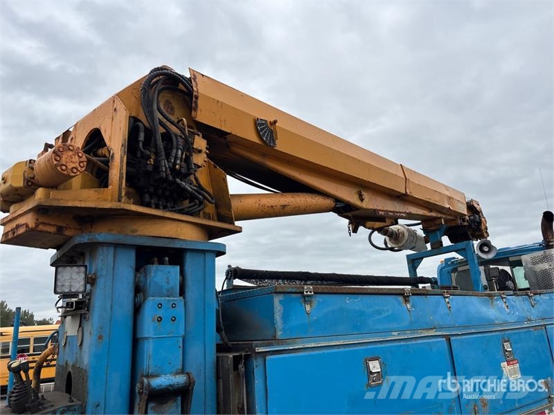 International D1000BC on International Prostar 6x4 Digger Derric Mobiele Boorinstallatie