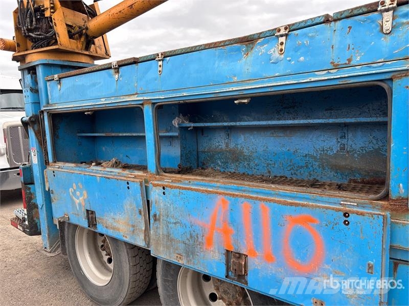 International D1000BC on International Prostar 6x4 Digger Derric Mobiele Boorinstallatie