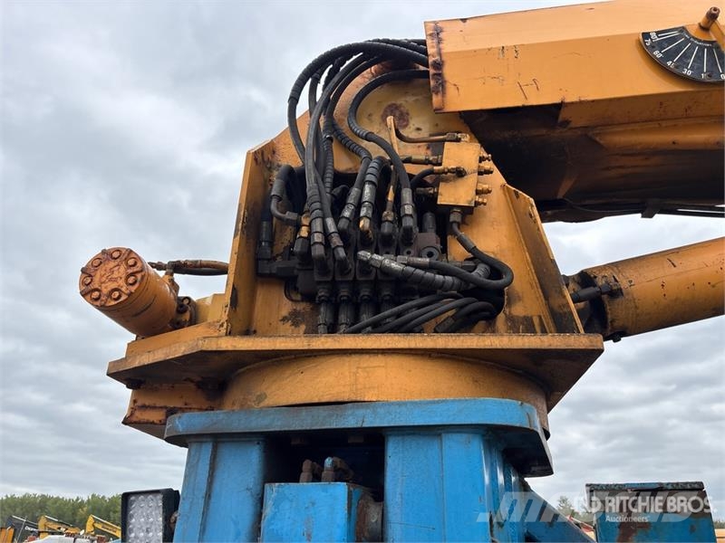 International D1000BC on International Prostar 6x4 Digger Derric Mobiele Boorinstallatie