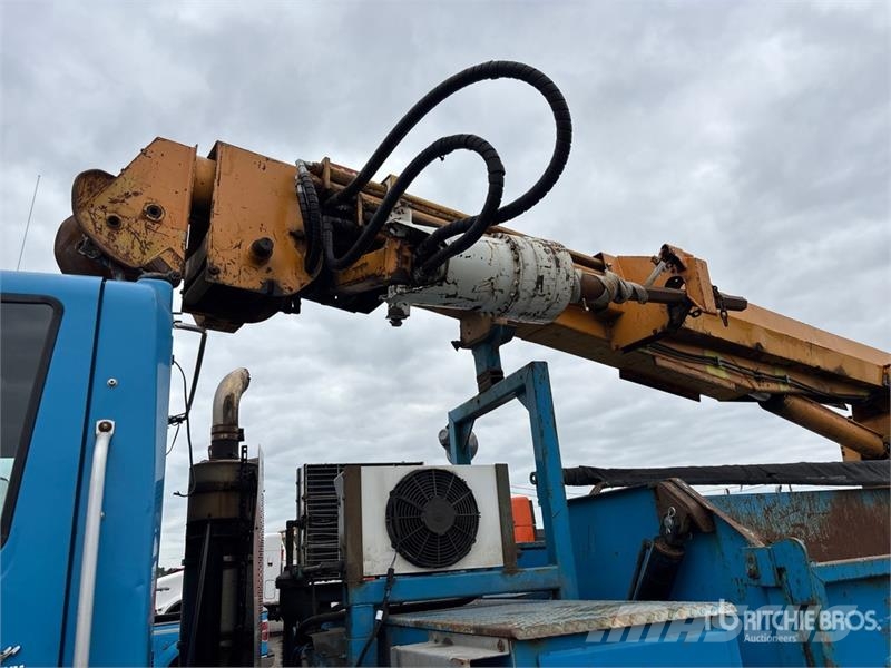 International D1000BC on International Prostar 6x4 Digger Derric Mobiele Boorinstallatie