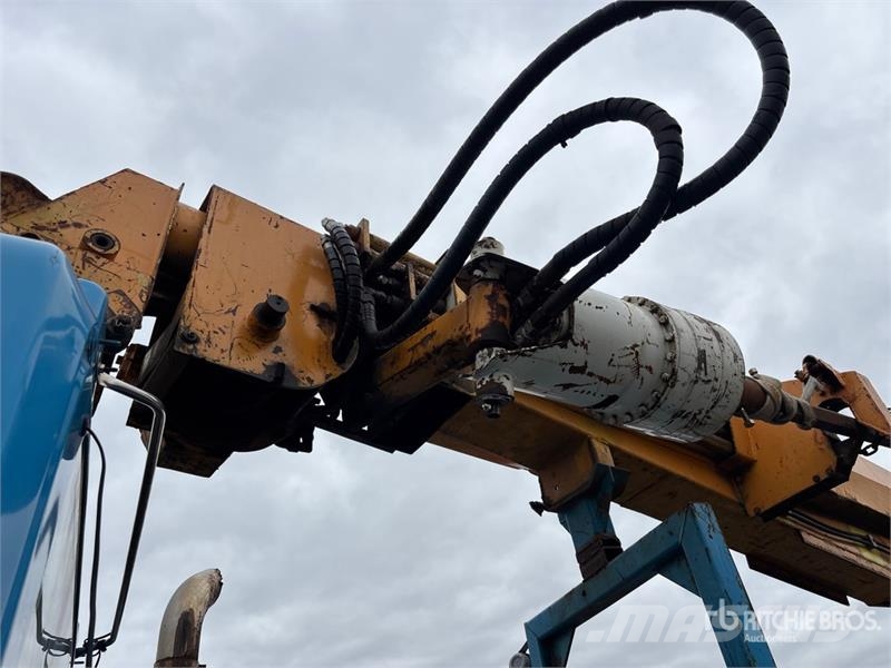 International D1000BC on International Prostar 6x4 Digger Derric Mobiele Boorinstallatie