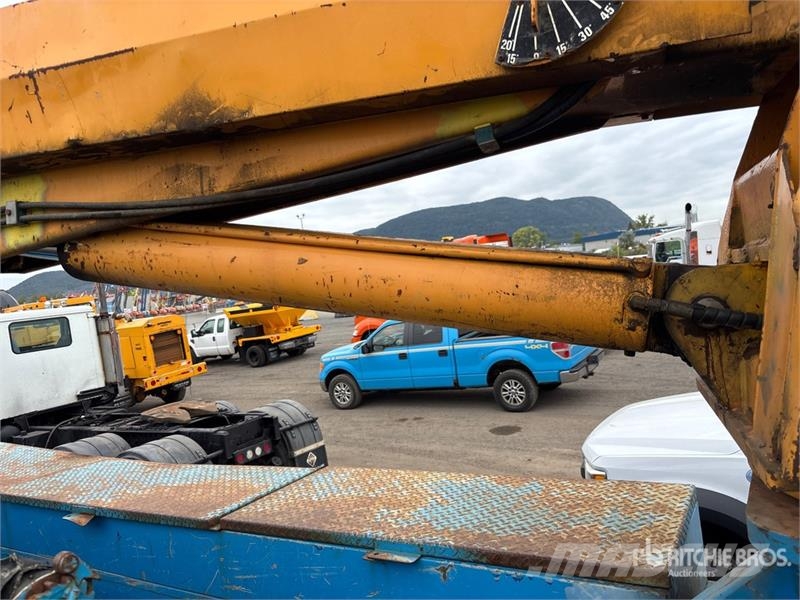 International D1000BC on International Prostar 6x4 Digger Derric Mobiele Boorinstallatie